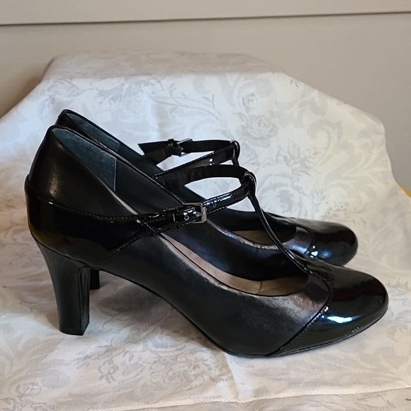 Giani Bernini patent leather T straps heels with memory foam  #40’s pin up - Picture 2 of 6